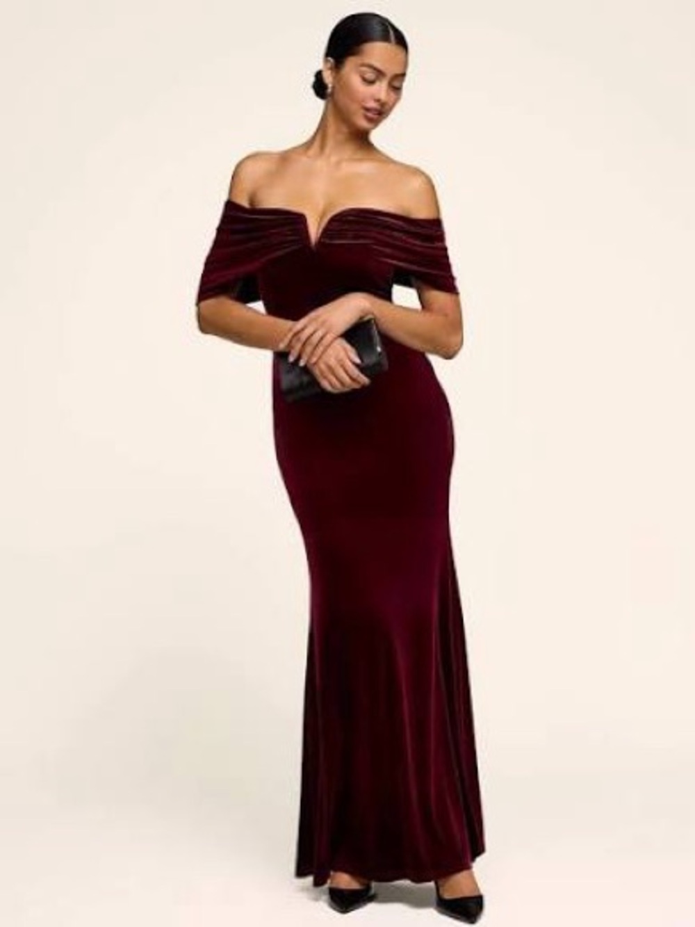 le chateau One-Shoulder Velvet Gown in Deep Wine